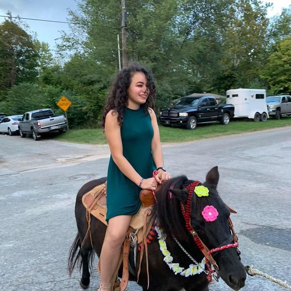 Meet your Posher, Monica - Picture 1 of 1